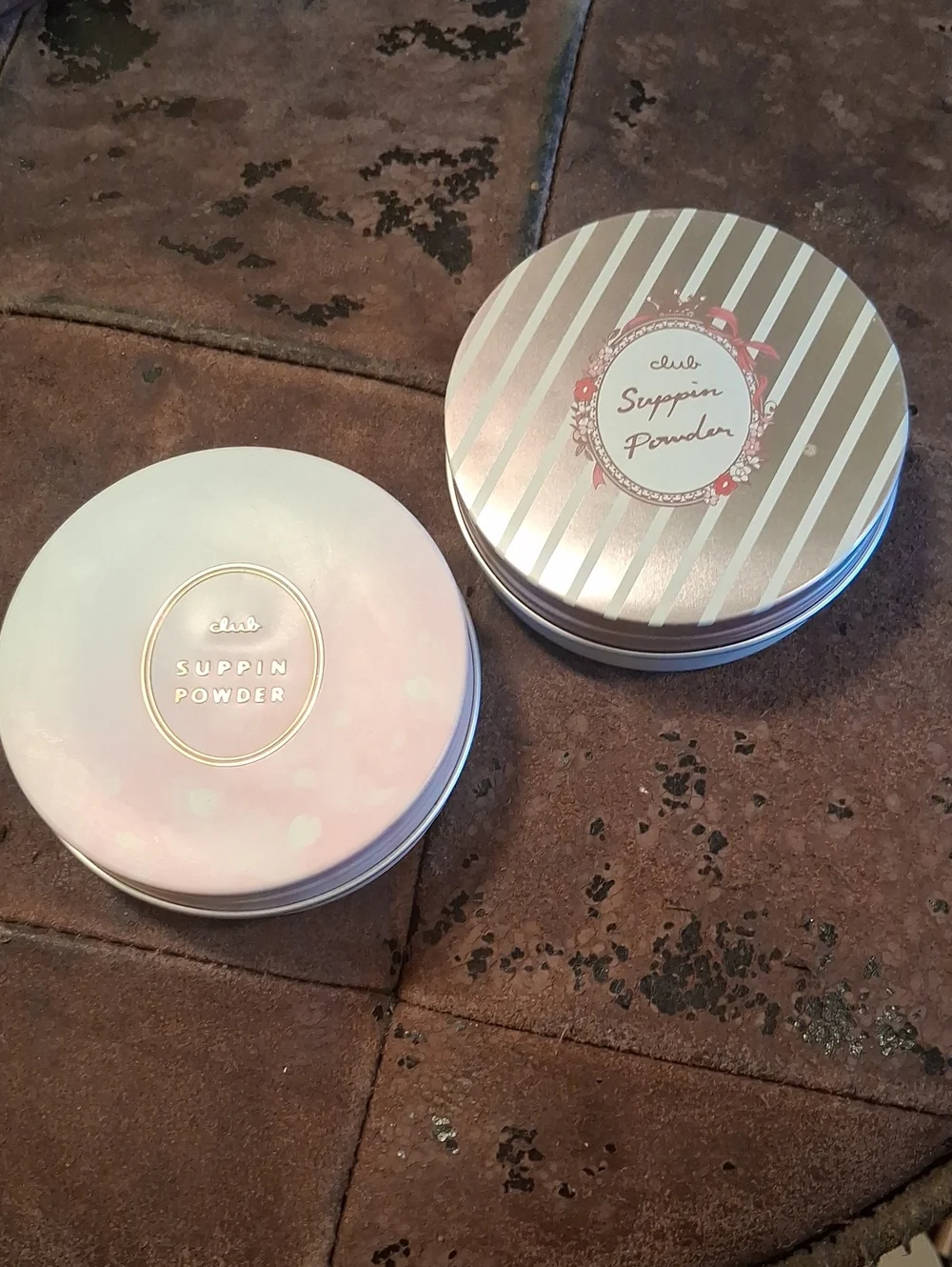 2 Tins-Club Suppin Powder - Lightweight Translucent Face Pwder (Pink)